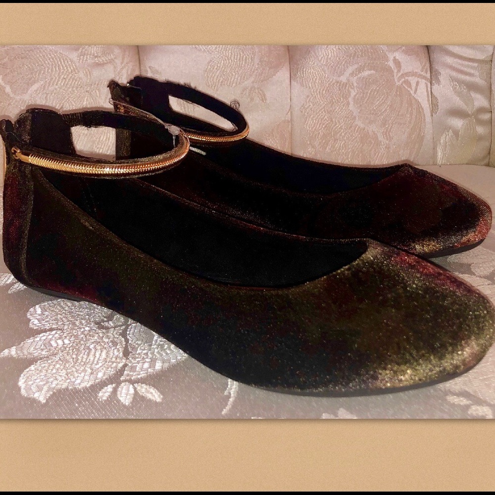 FLORAL VELVET CHAIN STRAP BALLET FLATS